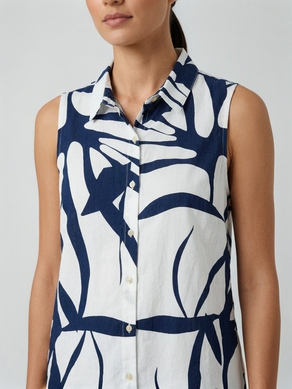 GEF France NWT Navy Blue White Abstract Leaf Sleeveless Button Down Blouse M